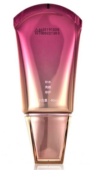 加多美化妆品店铺装修与家具销售创新融合